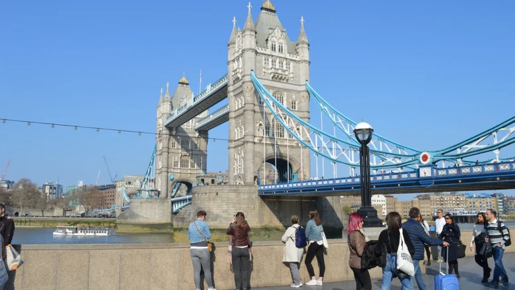 Nowe obostrzenia imigracyjne w Wielkiej Brytanii – co zapowiedział Keir Starmer?