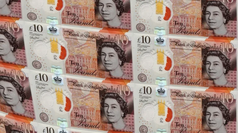 Czy żenujący £10 Christmas bonus wzrośnie do £165?