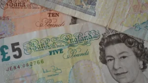 Kontrola zasiłków. Czy śledzenie kont bankowych to krok w dobrym kierunku?