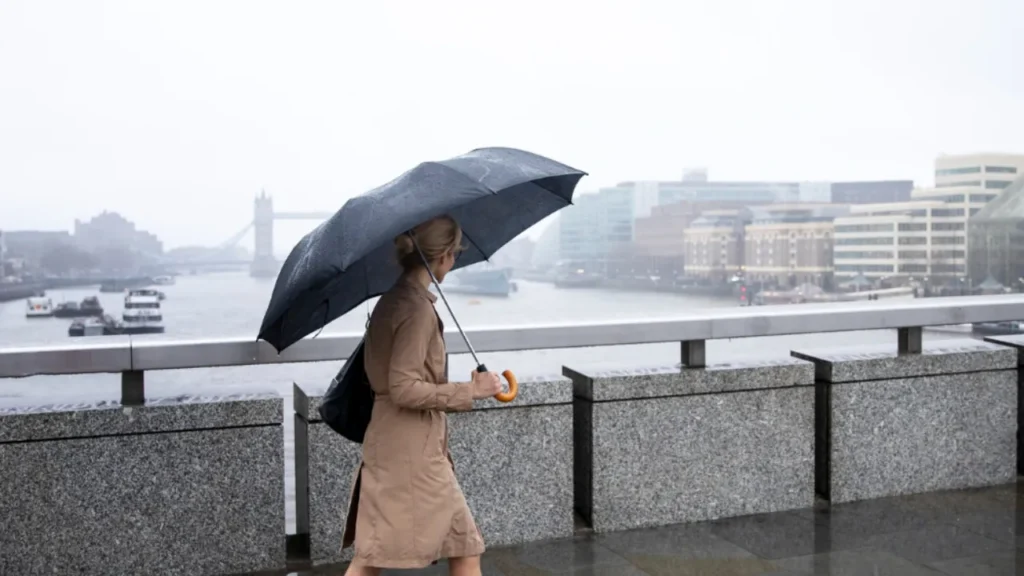 Prognoza dla UK - Huragan Kirk nadciąga z ulewami, śniegiem i wichurami